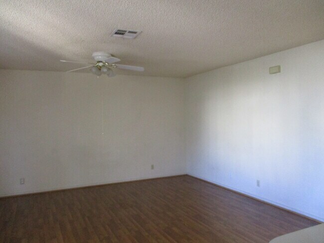 Building Photo - APPLICATION APPROVED- Rock Springs I Condo...