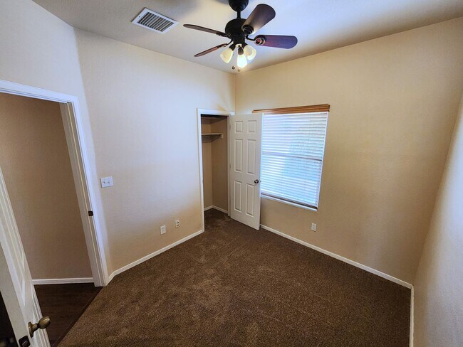 Building Photo - 5859 Habanero Dr