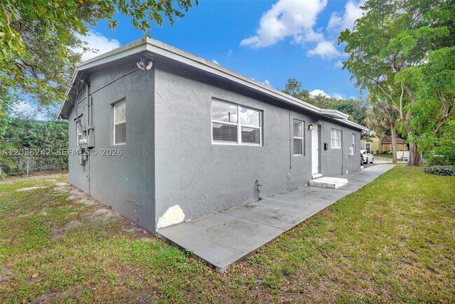 Building Photo - 746 SW 4th St