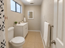 Building Photo - 1305 E San Antonio Ave