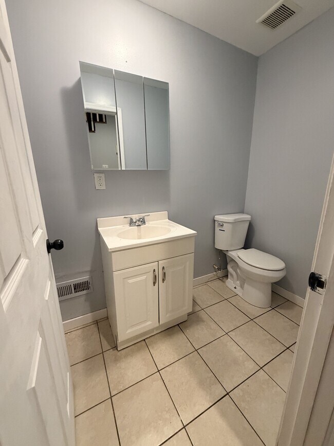 Building Photo - 1617 Darley Ave