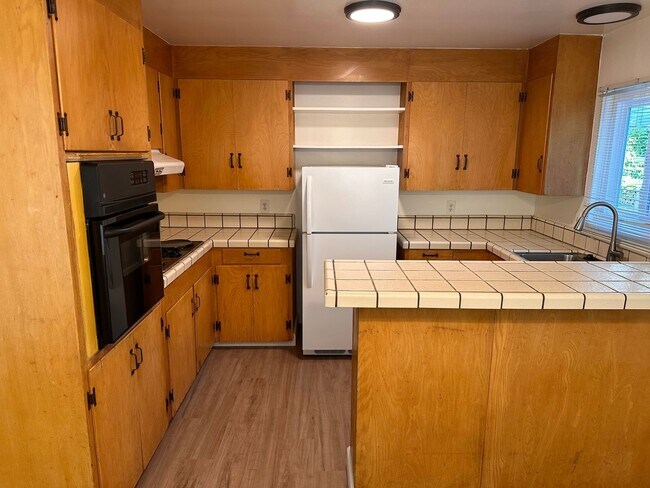 Building Photo - pine764