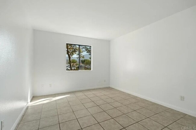 Building Photo - Conveniently Located - Available Immediately!