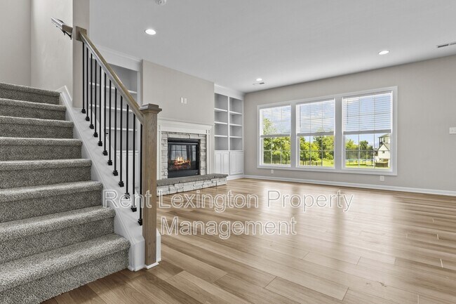 Building Photo - 220 Little Leaf Dr