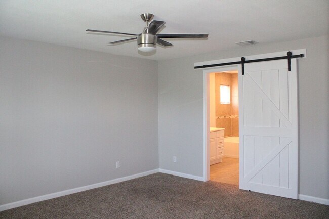 Building Photo - Meadow Brook