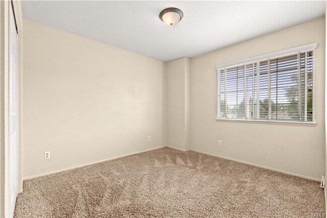 Building Photo - 1260 Highcliff Cir