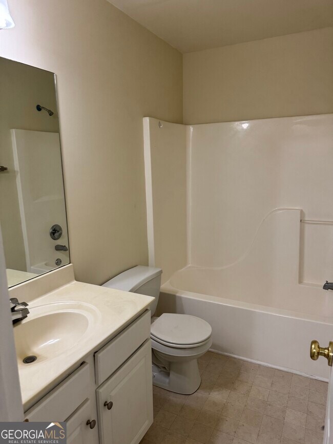 Building Photo - 135 Logmont Trace