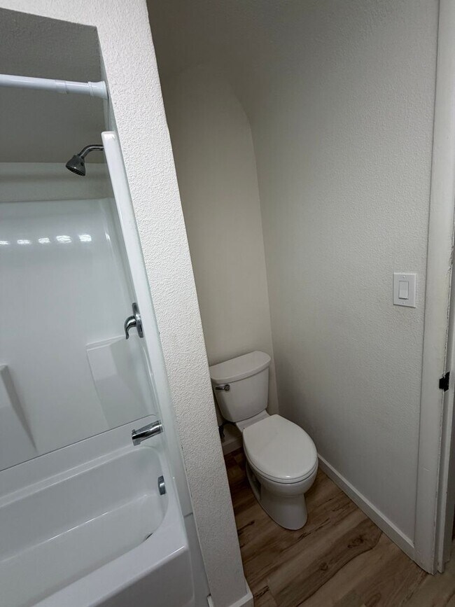 Building Photo - Sweet Home 3234