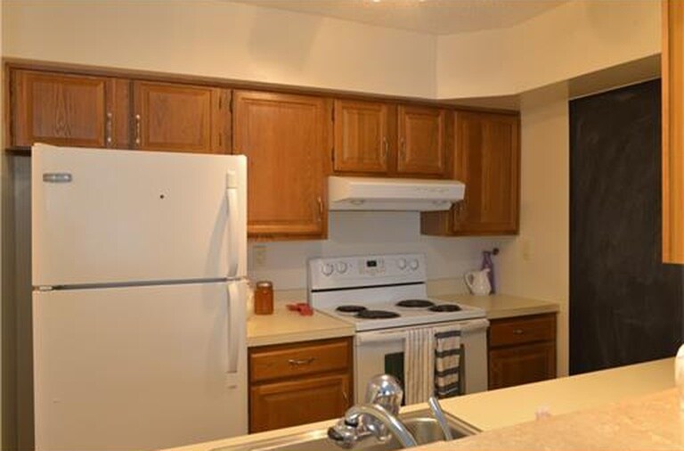 Building Photo - 2110 Aspen Dr