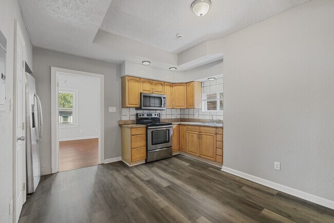 Building Photo - 3208 Dobson St