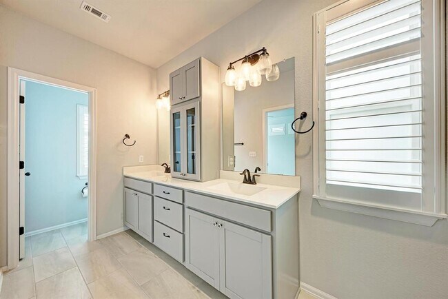 Building Photo - 10201 Cienega Cove