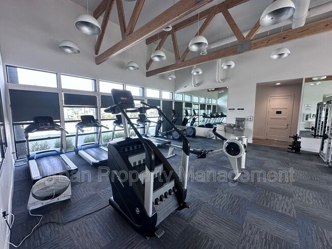 Building Photo - 652 N 130 E