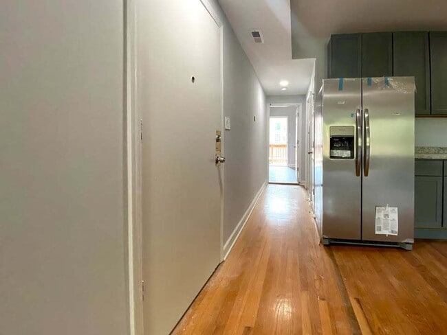 Building Photo - 619 E Groveland Park