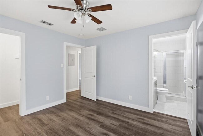 Building Photo - 4810 Creekwood Rd