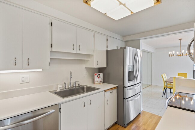 Building Photo - 2621 2nd Ave