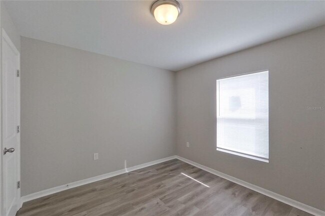 Building Photo - 315 NE 25th Terrace