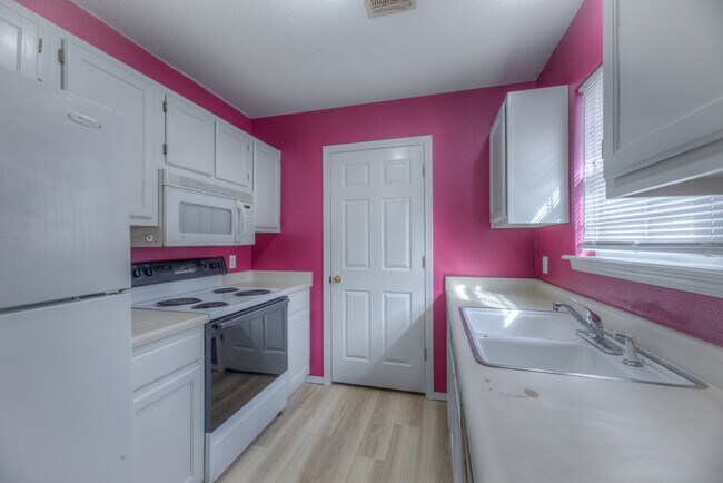 Building Photo - 1712 W 57th Pl