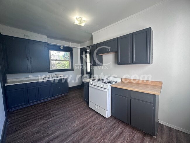 Building Photo - 1434 Walnut-