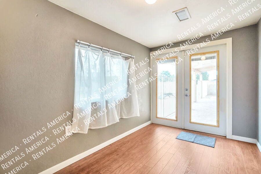 Building Photo - 4527 W Ruth Ave