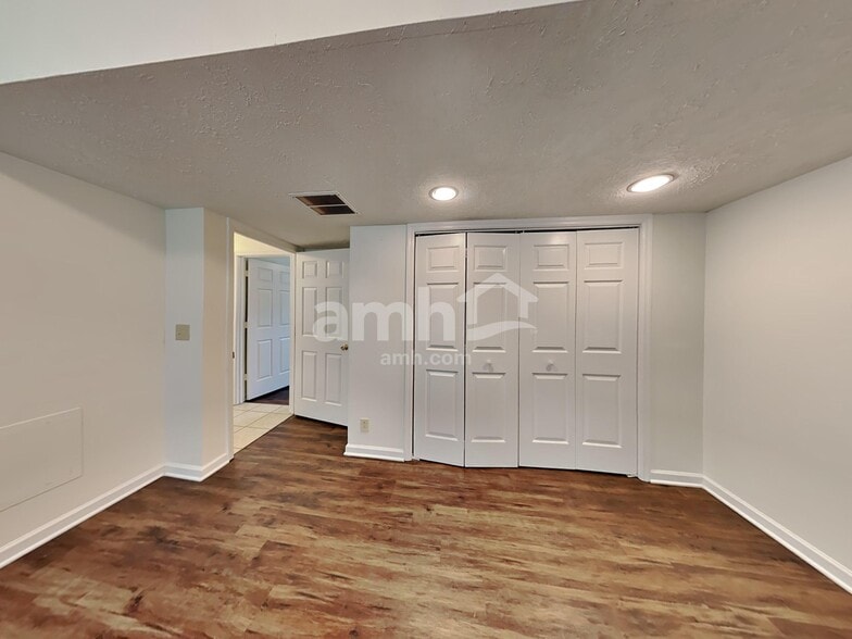 Building Photo - 307 Briarwood Ln