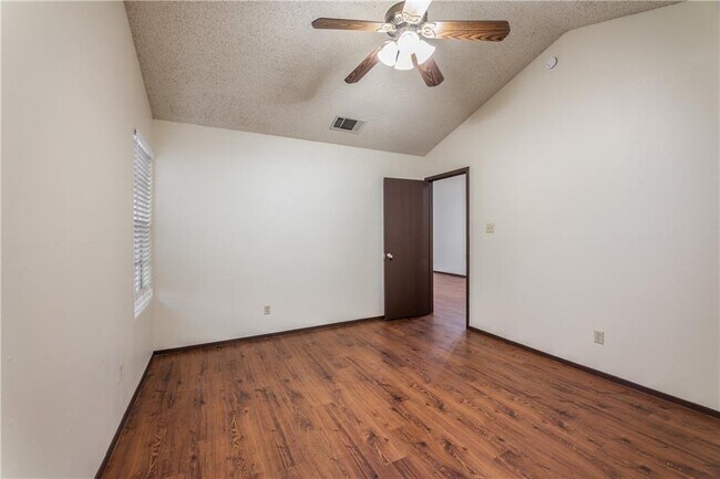 Building Photo - 8806 Piney Point Dr