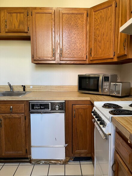 Kitchen 3 - 336 Marlborough St