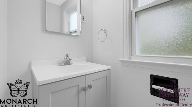 Building Photo - 223-227 S Warren