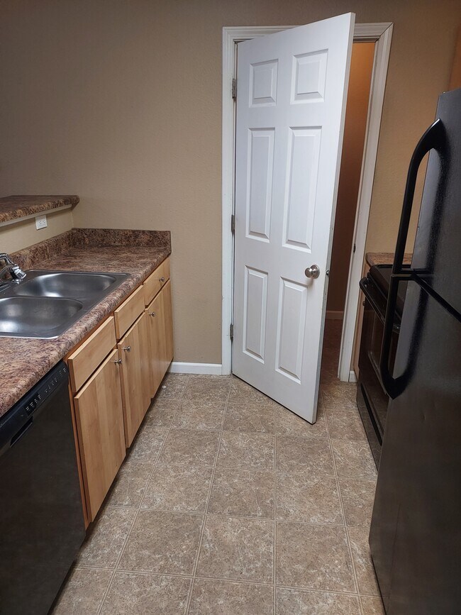 Kitchen - 158 Colorado St