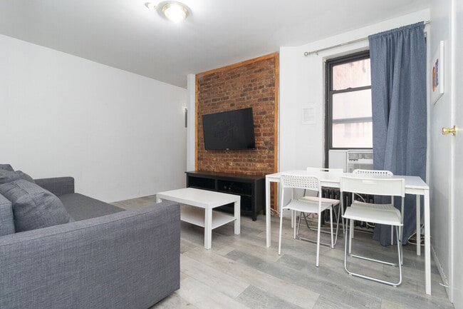 Building Photo - 340 E 94th St