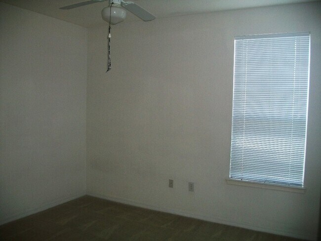 Building Photo - 2000 Erving Cir
