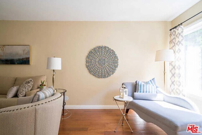 Building Photo - 5870 Green Valley Cir