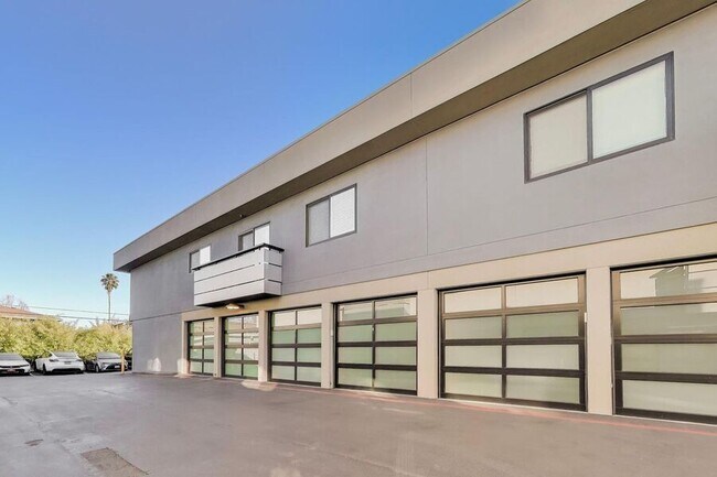 Building Photo - 1662 Hollenbeck Ave