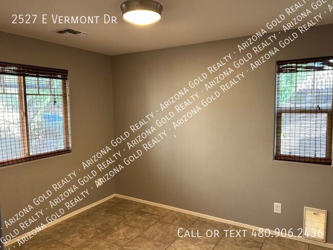 Building Photo - Cove at Vincenz