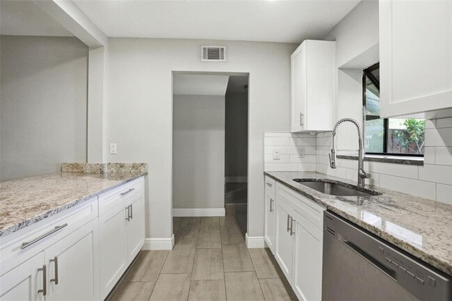 Building Photo - 727 N Himes Ave