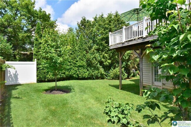 Building Photo - 1600 Oakridge Ln