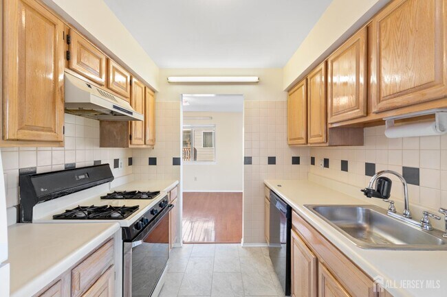 Building Photo - 2908 Madaline Dr