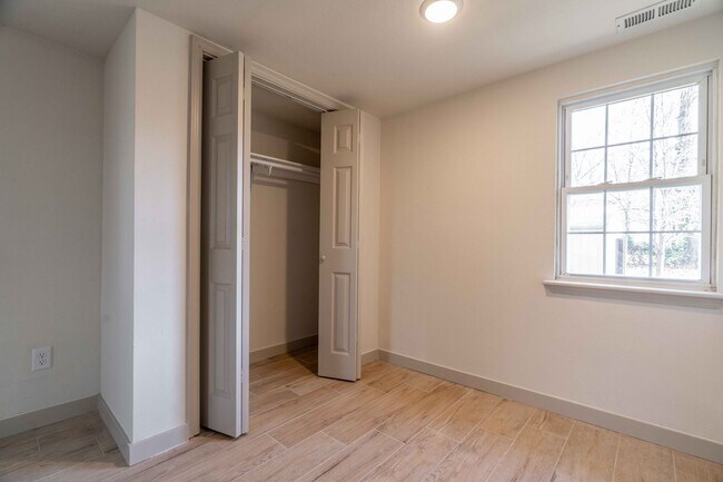 Building Photo - Newly Remodeled 2 Bed 1 Bath Home