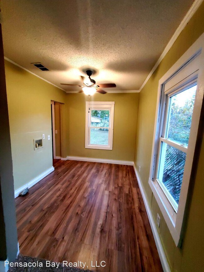 Building Photo - 3 br, 1 bath House - 42 Gloucester Ave