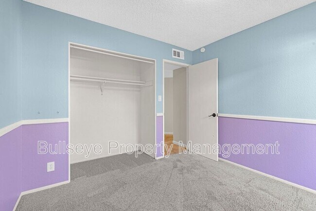 Building Photo - 847 W Juanita Ave