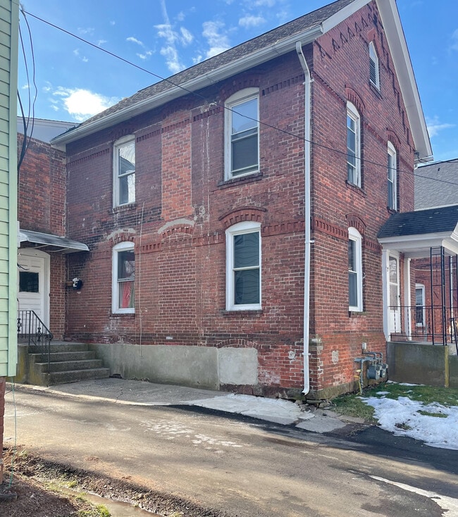 Building Photo - 24 Garden St