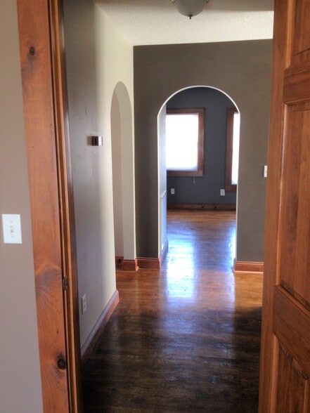 View from hallway - looking into LR - 923 Hillcrest E Dr