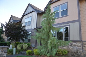 Building Photo - "Charming 3-Bed + Loft and 2 car garage Townhouse with Granite Elegance in Vancouver!"