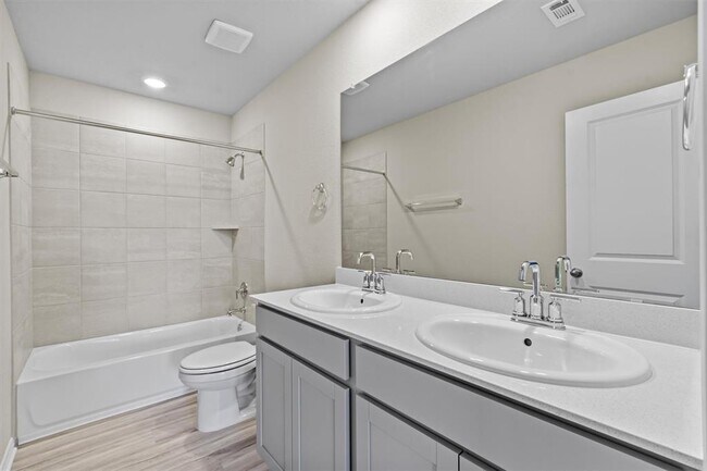 Building Photo - 520 View Dr