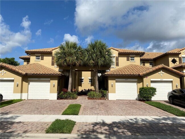 Primary Photo - 8203 NW 128th Ln