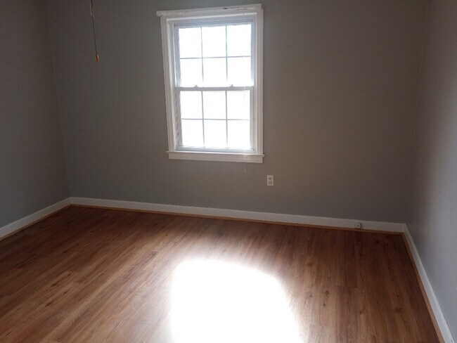 Building Photo - 8 Sewanee Ave