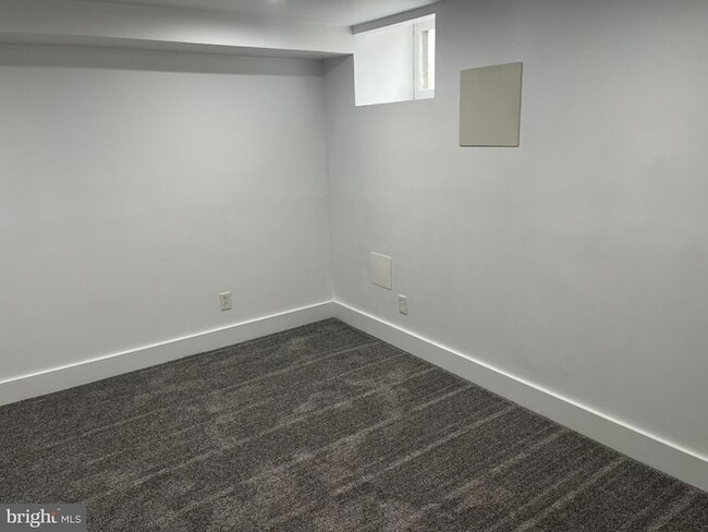 Building Photo - 1231 W 37th St