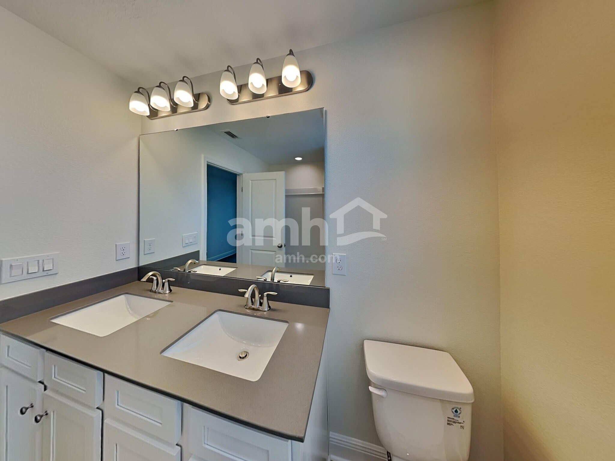 Building Photo - 1085 Heavenly Dr