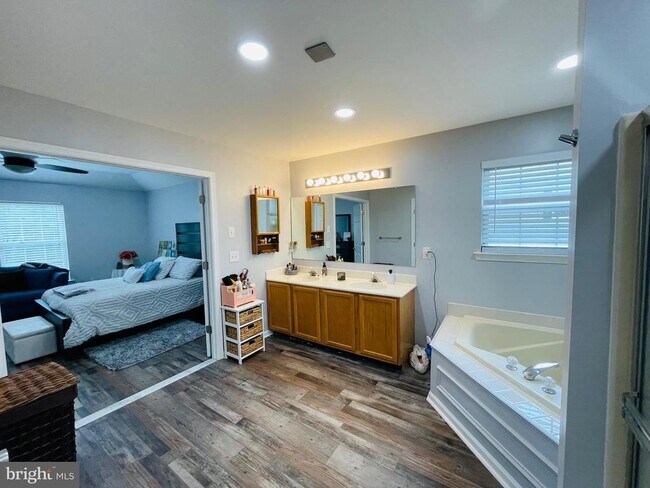 Building Photo - 728 Slate Hill Dr