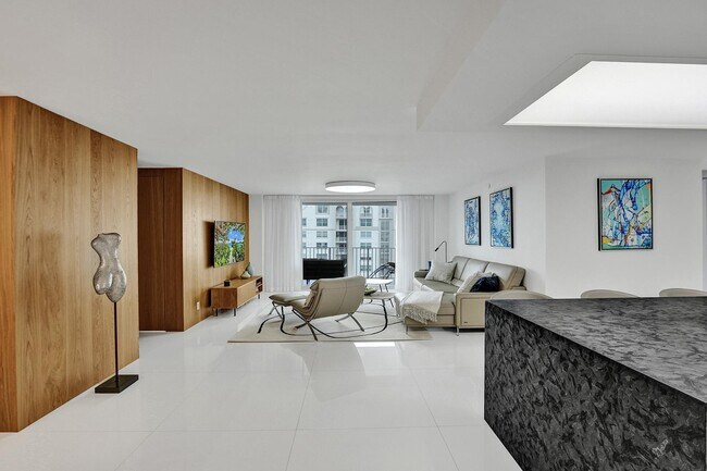 Building Photo - 3606 S Ocean Blvd