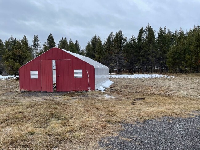 Building Photo - Cottage in Oregon Water Wonderland - Available for a Short Term Lease